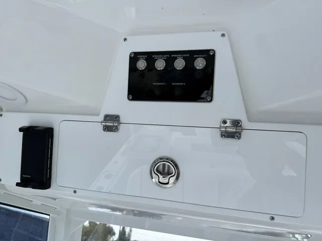 Slide: The Image of Sea Fox 248 Commander 2026 - 16