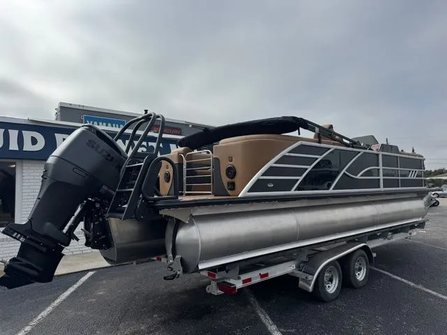 Slide: The Image of Bentley Pontoons Elite Admiral 253 2026 - 3