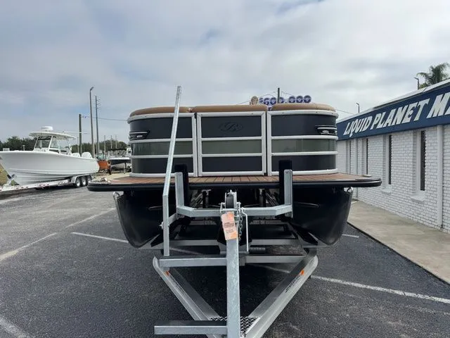 Slide: The Image of Bentley Pontoons Elite Admiral 253 2026 - 5