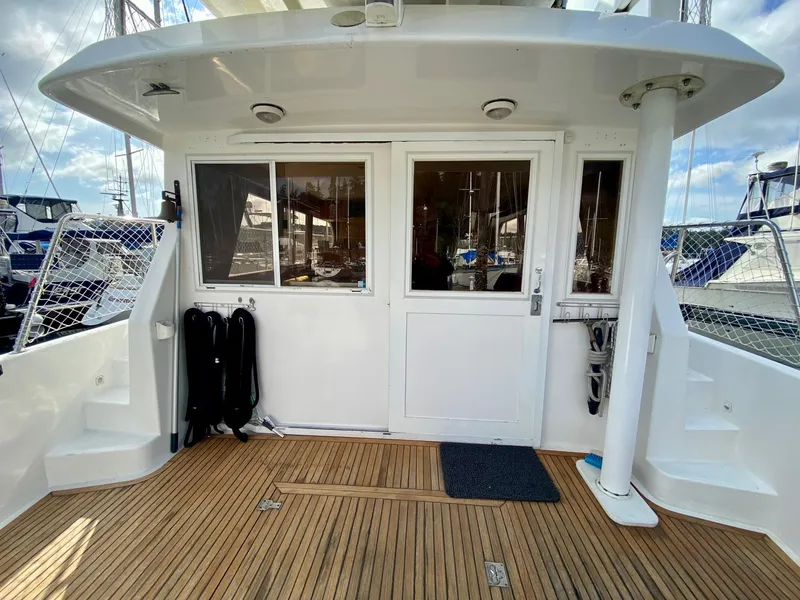Slide: The Image of Ocean Alexander 510 Pilothouse 1999, yacht stern view with wooden deck and glass doors. - 19