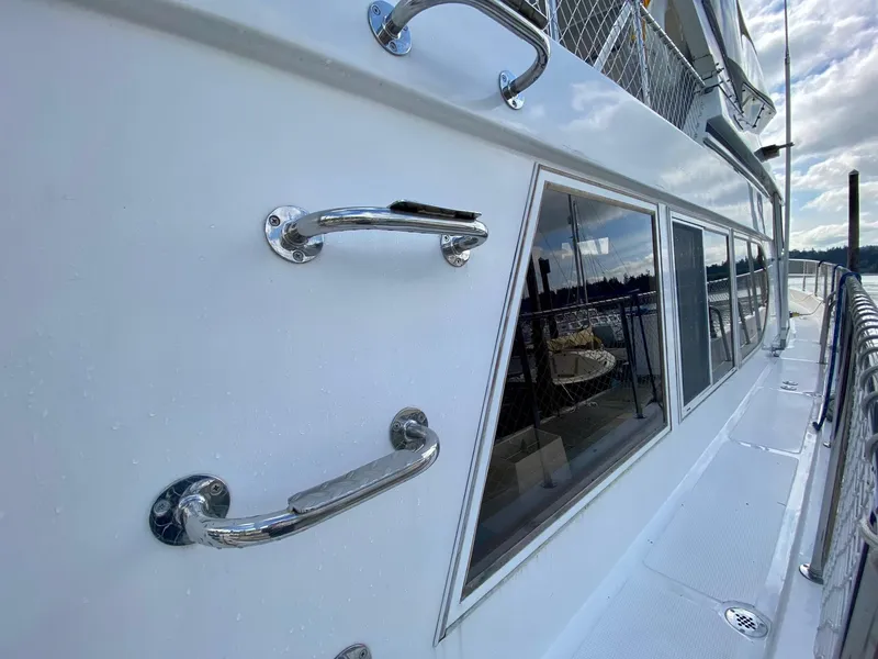 Slide: The Image of Ocean Alexander 510 Pilothouse 1999, side view with windows and handrails. - 21