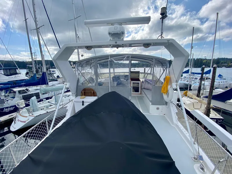 Slide: The Image of 1999 Ocean Alexander 510 Pilothouse docked, front view. - 30