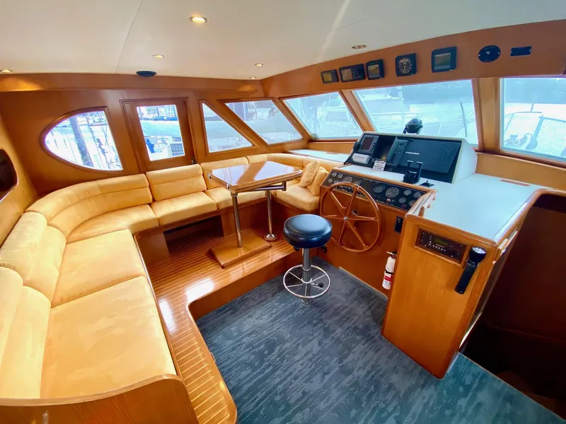 Slide: The Image of Interior of 1999 Ocean Alexander 510 Pilothouse yacht. - 37