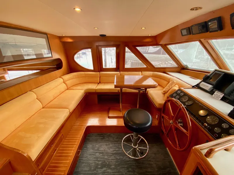Slide: The Image of Interior of 1999 Ocean Alexander 510 Pilothouse yacht. - 38