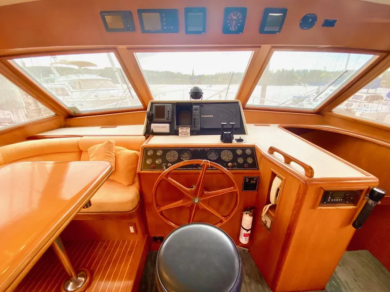 Slide: The Image of Interior view of 1999 Ocean Alexander 510 Pilothouse. - 40
