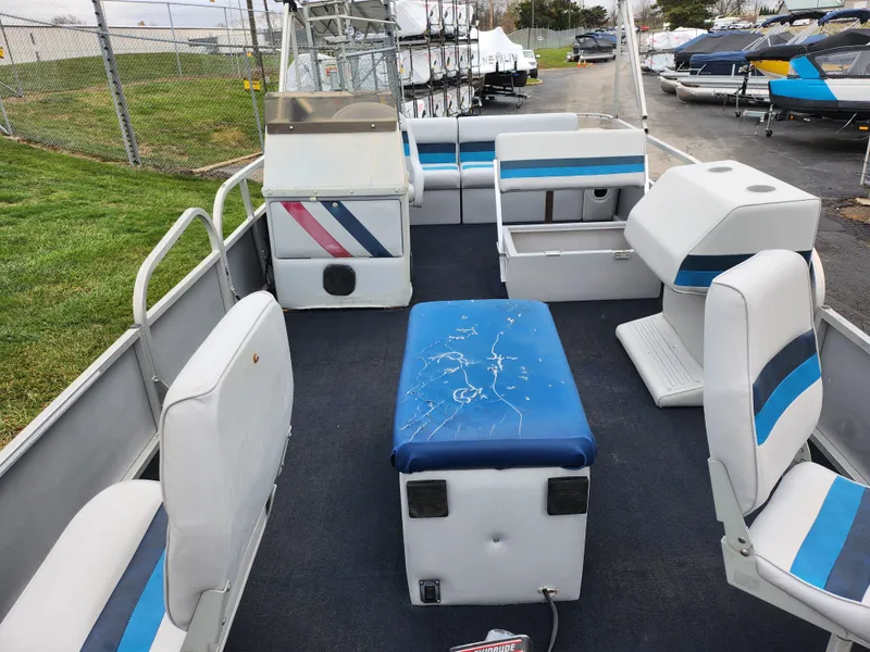 Slide: The Image of 1991 Grumman Fish N Fun 20' boat interior with seating and storage. - 10