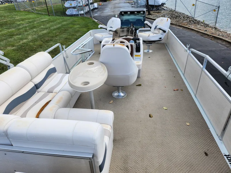 Slide: The Image of 2002 Harris FloteBote 220 Fisherman pontoon boat with white seating and table. - 19