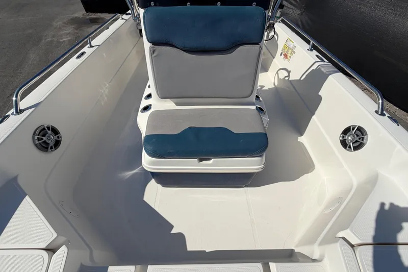 Slide: The Image of Livewell in 2014 Skeeter SX2250 boat with net and water pipe. - 54