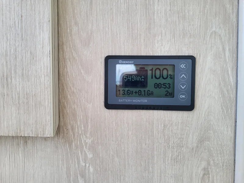 Slide: The Image of Battery monitor on Leopard 44 yacht, 2016 model. - 20