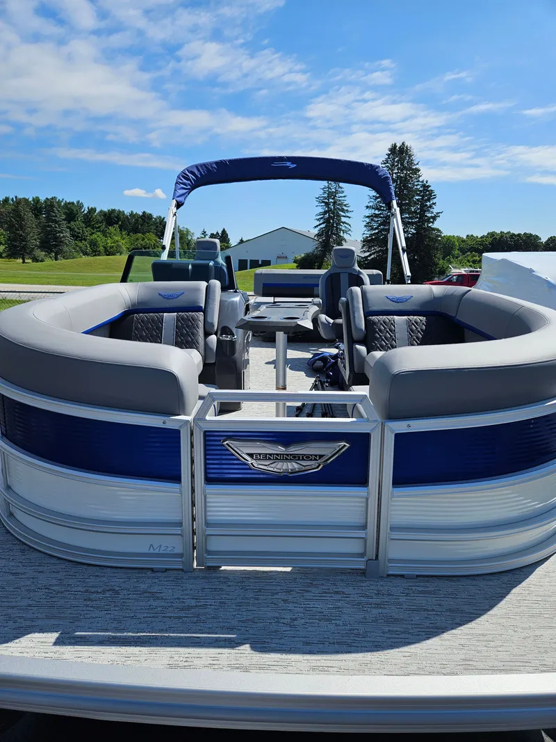 Slide: The Image of Bennington M Series 22 M-Swing Back 2026 - 3