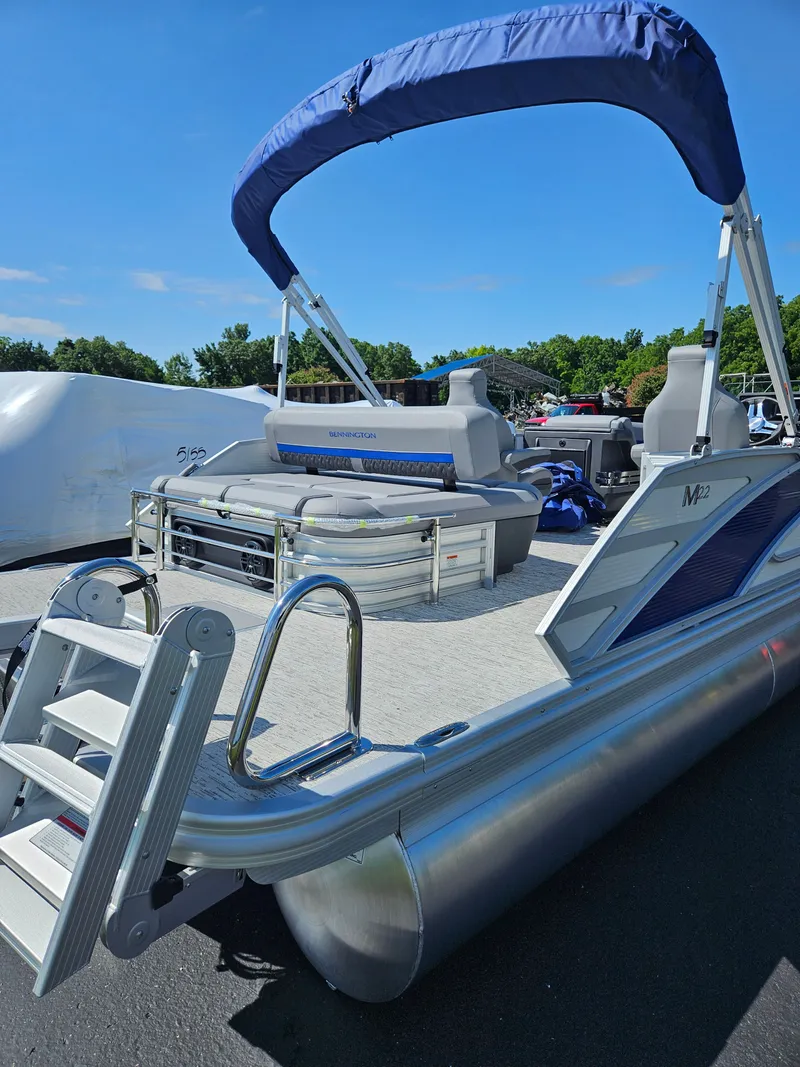 Slide: The Image of Bennington M Series 22 M-Swing Back 2026 - 5