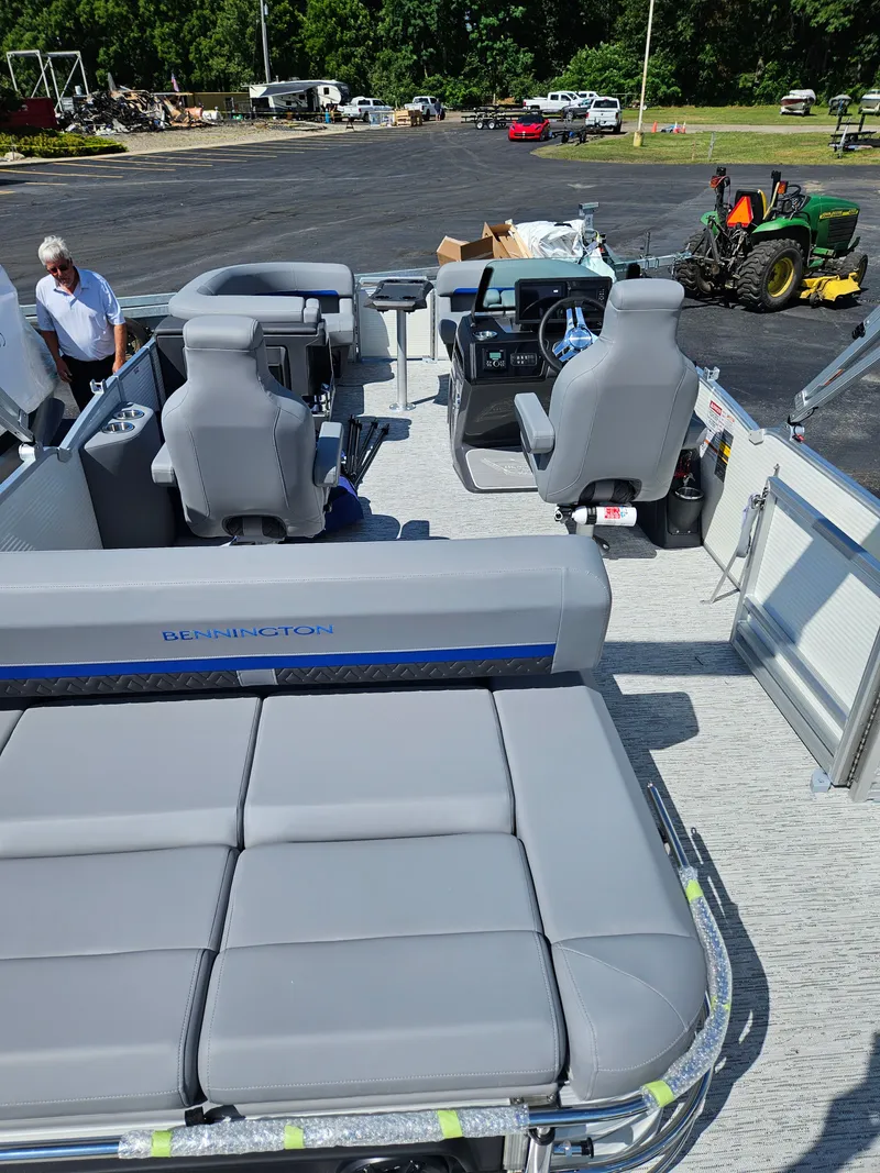 Slide: The Image of Bennington M Series 22 M-Swing Back 2026 - 6