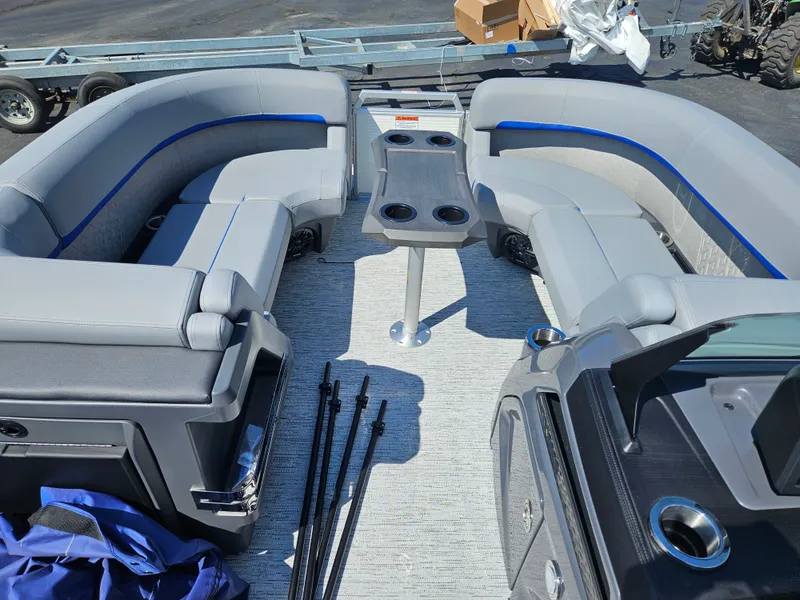 Slide: The Image of Bennington M Series 22 M-Swing Back 2026 - 8