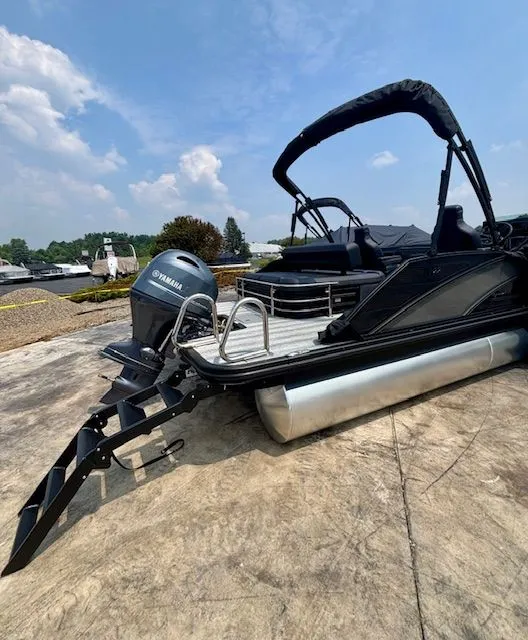 Slide: The Image of Bennington M Series 22 M-Swing Back 2026 - 4