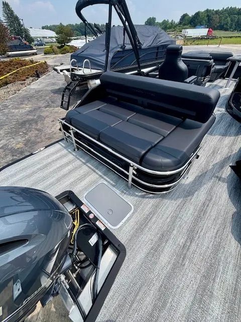 Slide: The Image of Bennington M Series 22 M-Swing Back 2026 - 5