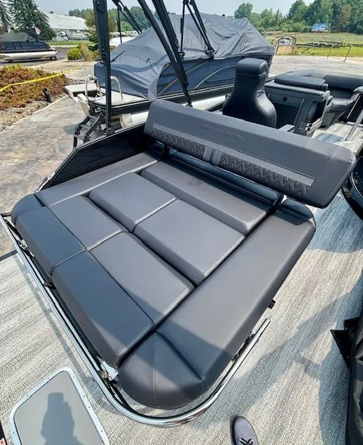 Slide: The Image of Bennington M Series 22 M-Swing Back 2026 - 7