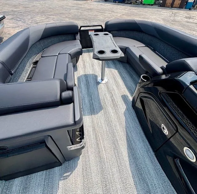 Slide: The Image of Bennington M Series 22 M-Swing Back 2026 - 9