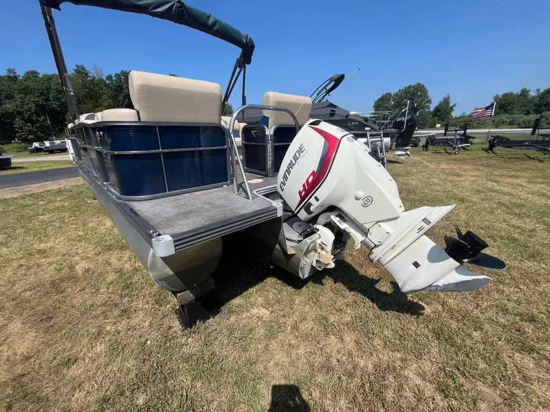 Slide: The Image of Manitou Oasis 230 VP triple Pontoon 2017 - 9