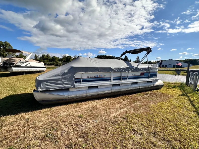 Slide: The Image of Harris 24ft pontoon 1988 - 3