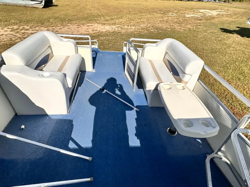 Slide: The Image of HARRIS FLOAT BOAT 24ft pontoon 1988 - 4