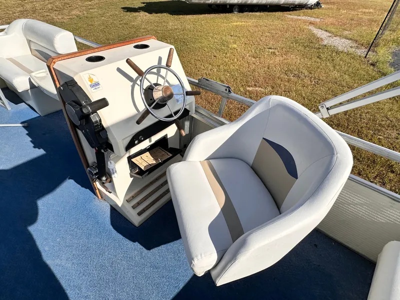 Slide: The Image of HARRIS FLOAT BOAT 24ft pontoon 1988 - 5