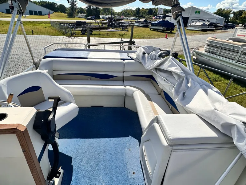 Slide: The Image of HARRIS FLOAT BOAT 24ft pontoon 1988 - 6