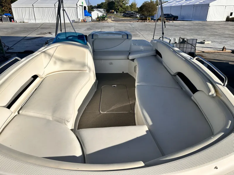 Slide: The Image of Bayliner 197 Deck Deck Boat 2007 - 3