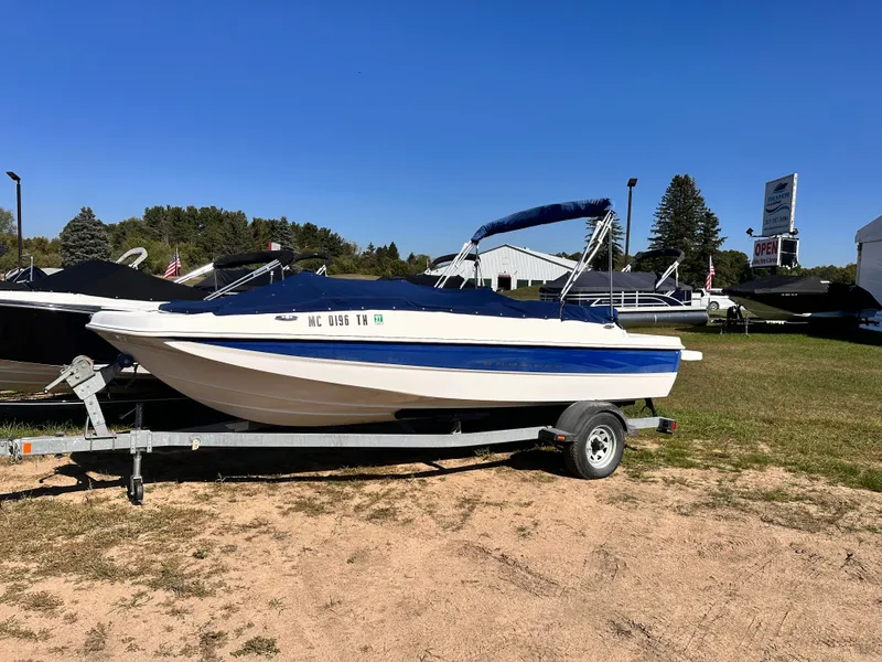 Slide: The Image of Bayliner 197 Deck Deck Boat 2007 - 6