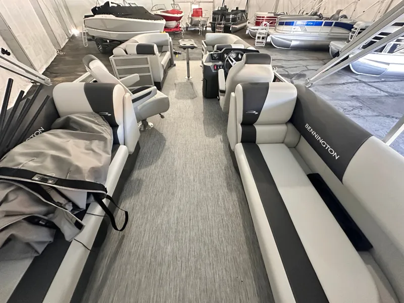 Slide: The Image of Bennington S-One 22 SSR TWIN TUBE 2026 - 4