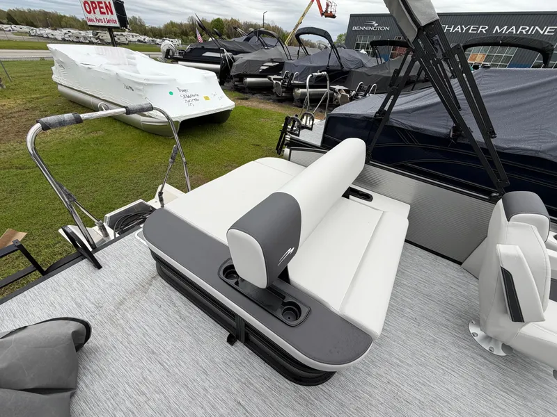 Slide: The Image of Bennington S-1 22 SSB SPS BLACKOUT LUXE In Floor Storage 2026 - 5