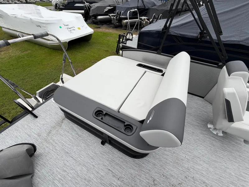 Slide: The Image of Bennington S-1 22 SSB SPS BLACKOUT LUXE In Floor Storage 2026 - 6