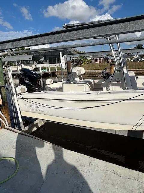 Slide: The Image of Pioneer 197 Sportfish 2009 - 10