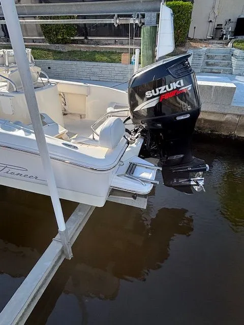 Slide: The Image of Pioneer 197 Sportfish 2009 - 14