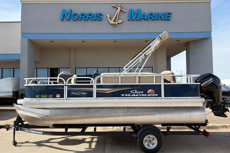 The Image of 2025 Sun Tracker Bass Buggy 18 DLX pontoon boat at Norris Marine dealership. - 1