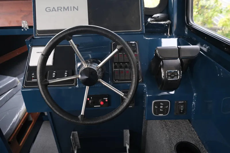 Slide: The Image of Steering console of 2026 Hewescraft 250 Pacific Explorer with Garmin navigation system. - 15