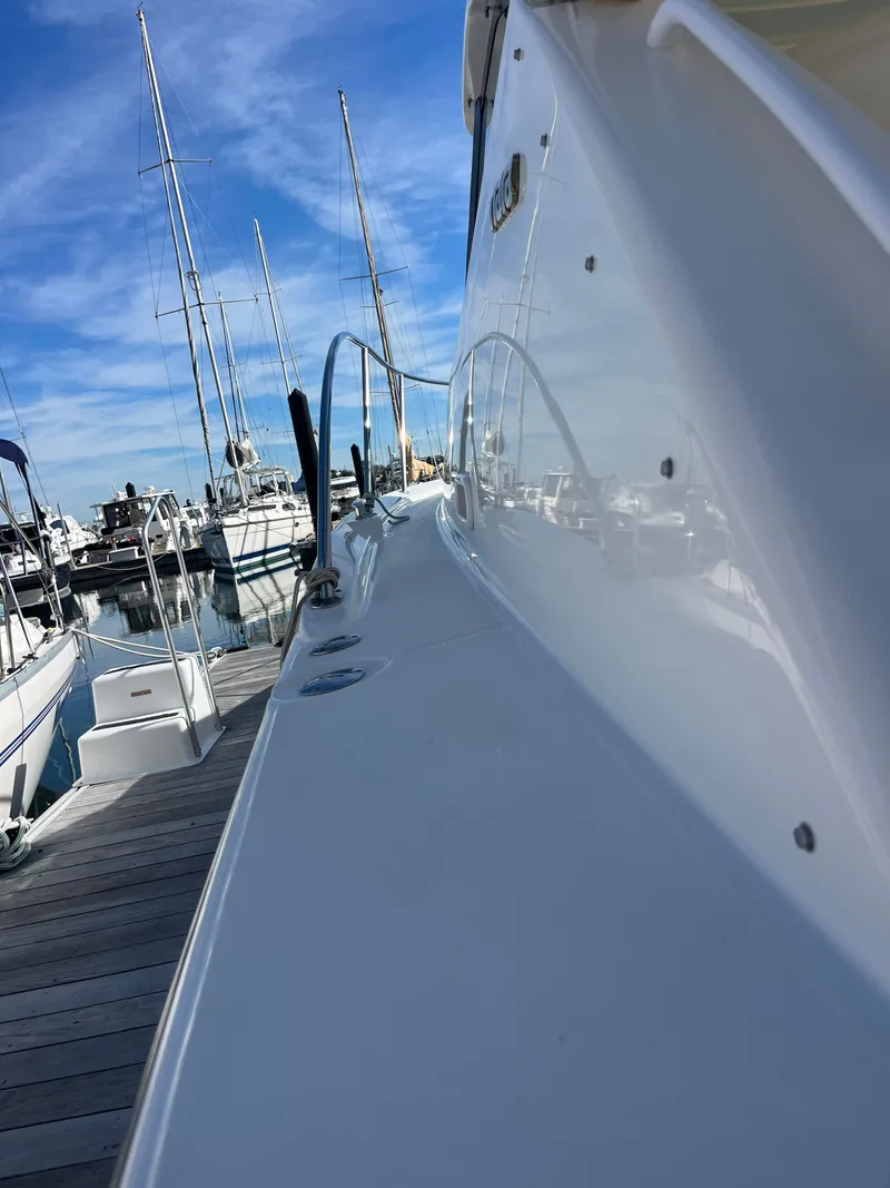 Slide: The Image of Tiara 3500 Sovran 2009 - 22