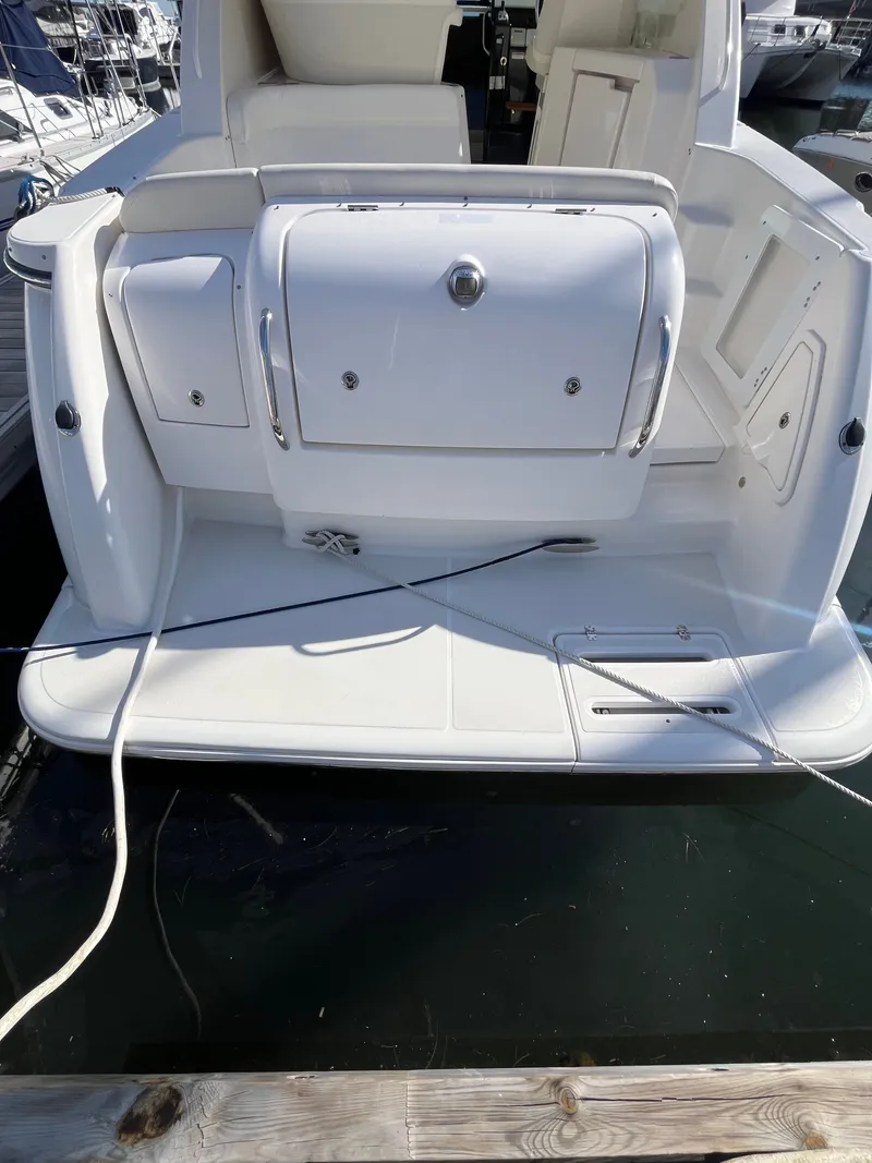 Slide: The Image of Tiara 3500 Sovran 2009 - 28