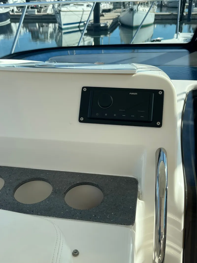 Slide: The Image of Tiara 3500 Sovran 2009 - 43