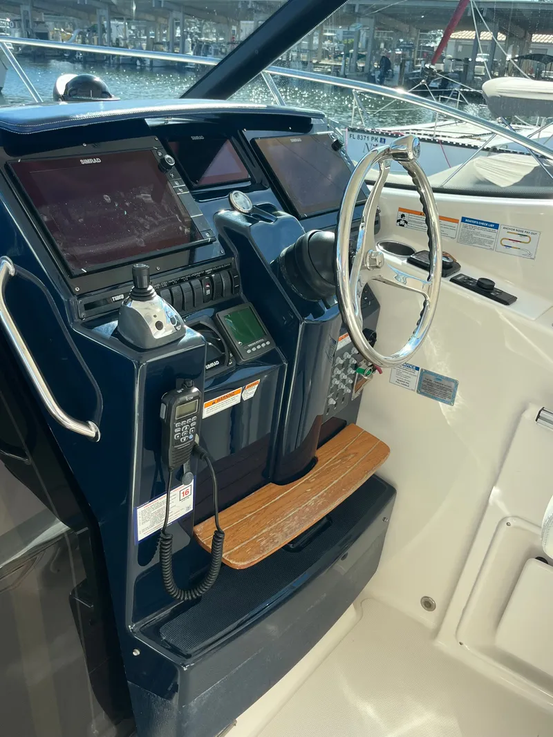 Slide: The Image of Tiara 3500 Sovran 2009 - 45