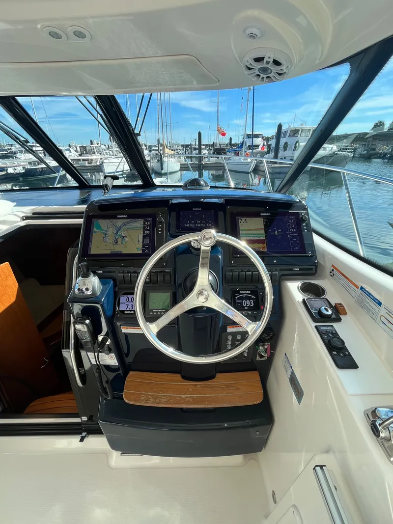 Slide: The Image of Tiara 3500 Sovran 2009 - 46