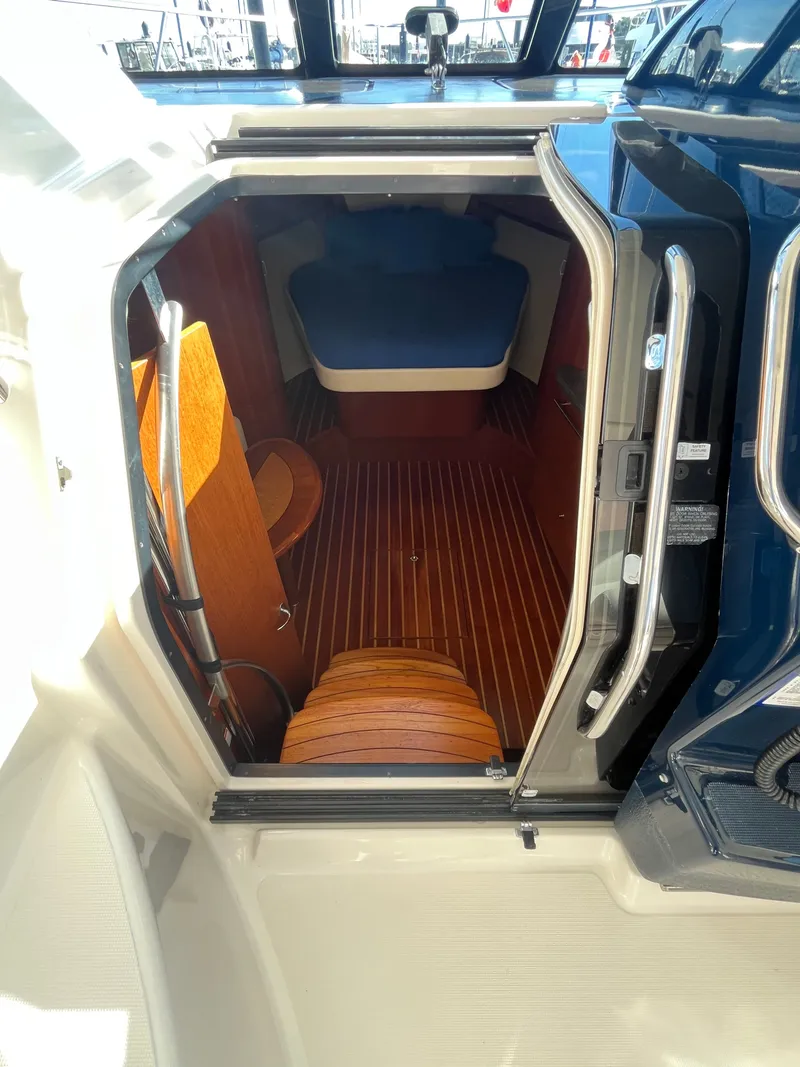 Slide: The Image of Tiara 3500 Sovran 2009 - 49