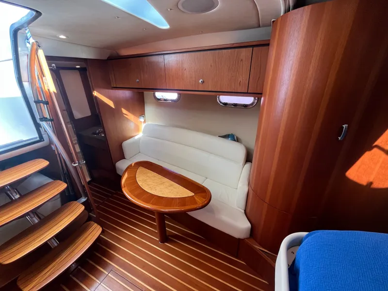 Slide: The Image of Tiara 3500 Sovran 2009 - 64