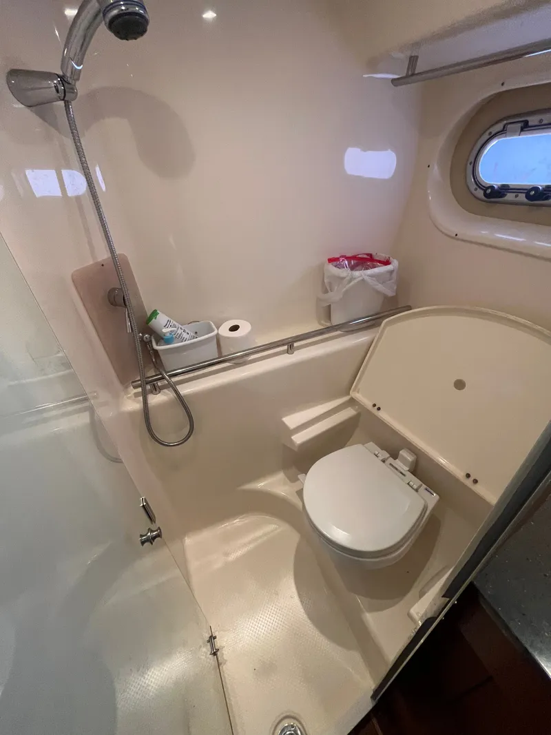 Slide: The Image of Tiara 3500 Sovran 2009 - 67