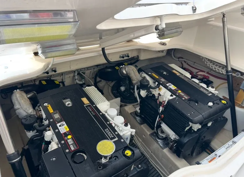 Slide: The Image of Tiara 3500 Sovran 2009 - 74