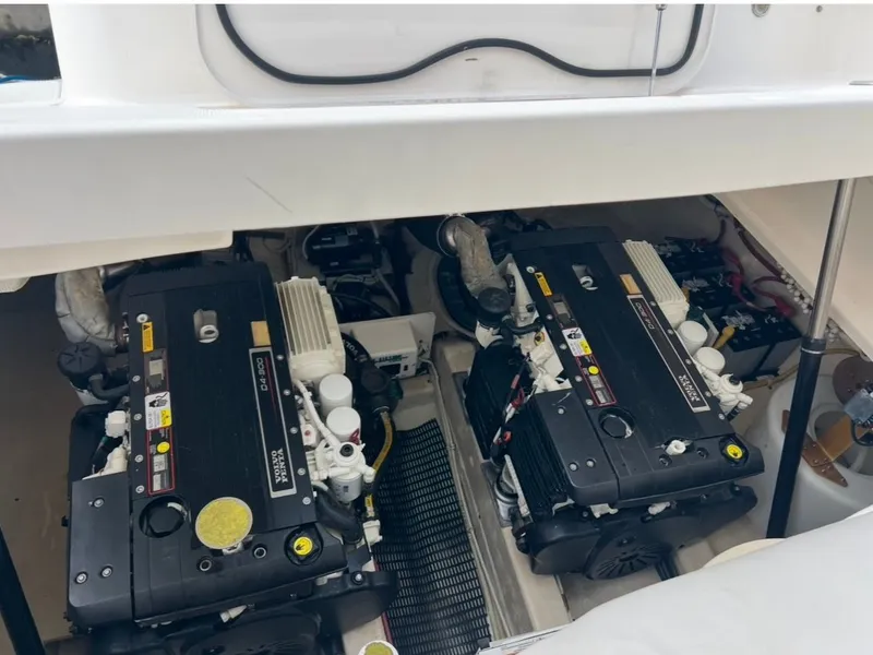 Slide: The Image of Tiara 3500 Sovran 2009 - 76