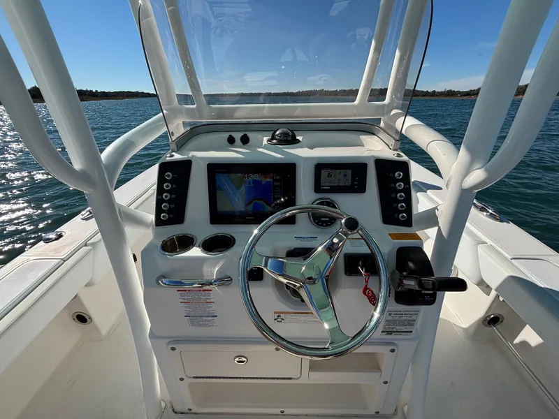 Slide: The Image of Helm of a 2018 Robalo 246 Cayman boat on the water. - 28