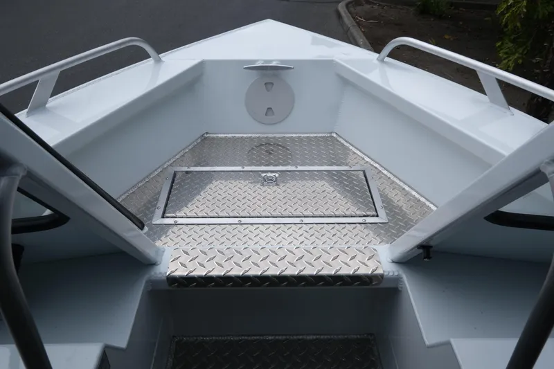 Slide: The Image of 2026 Hewescraft 190 SeaRunner ET boat interior with diamond plate flooring. - 13
