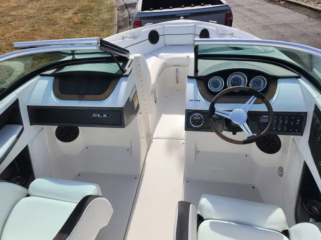 Slide: The Image of Sea Ray 210 SLX 2014 - 13