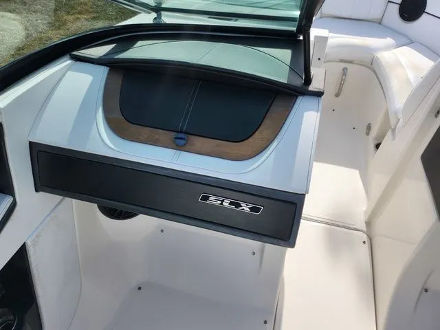 Slide: The Image of Sea Ray 210 SLX 2014 - 16