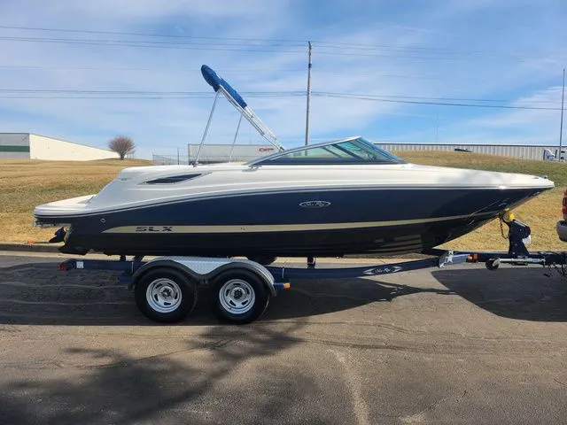 Slide: The Image of Sea Ray 210 SLX 2014 - 5